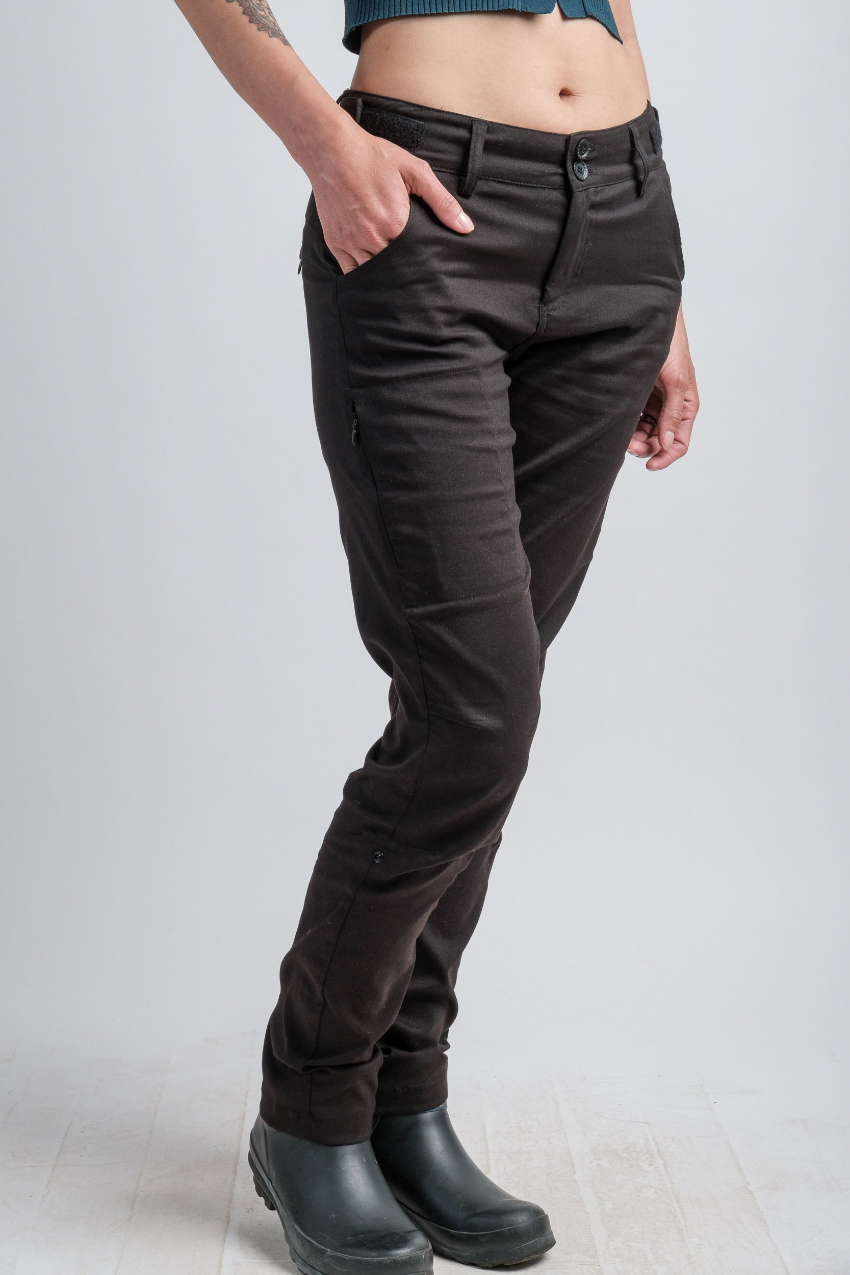 Northbound Gear womens black V2 Explorer summer pants outfit