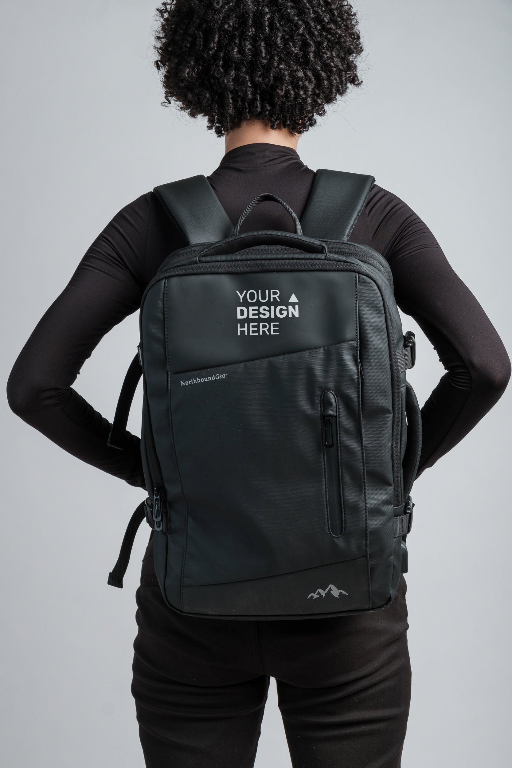 Voyager erweiterbarer Rucksack 26L / 38L mit integrierter Regenhülle – Logo bereit